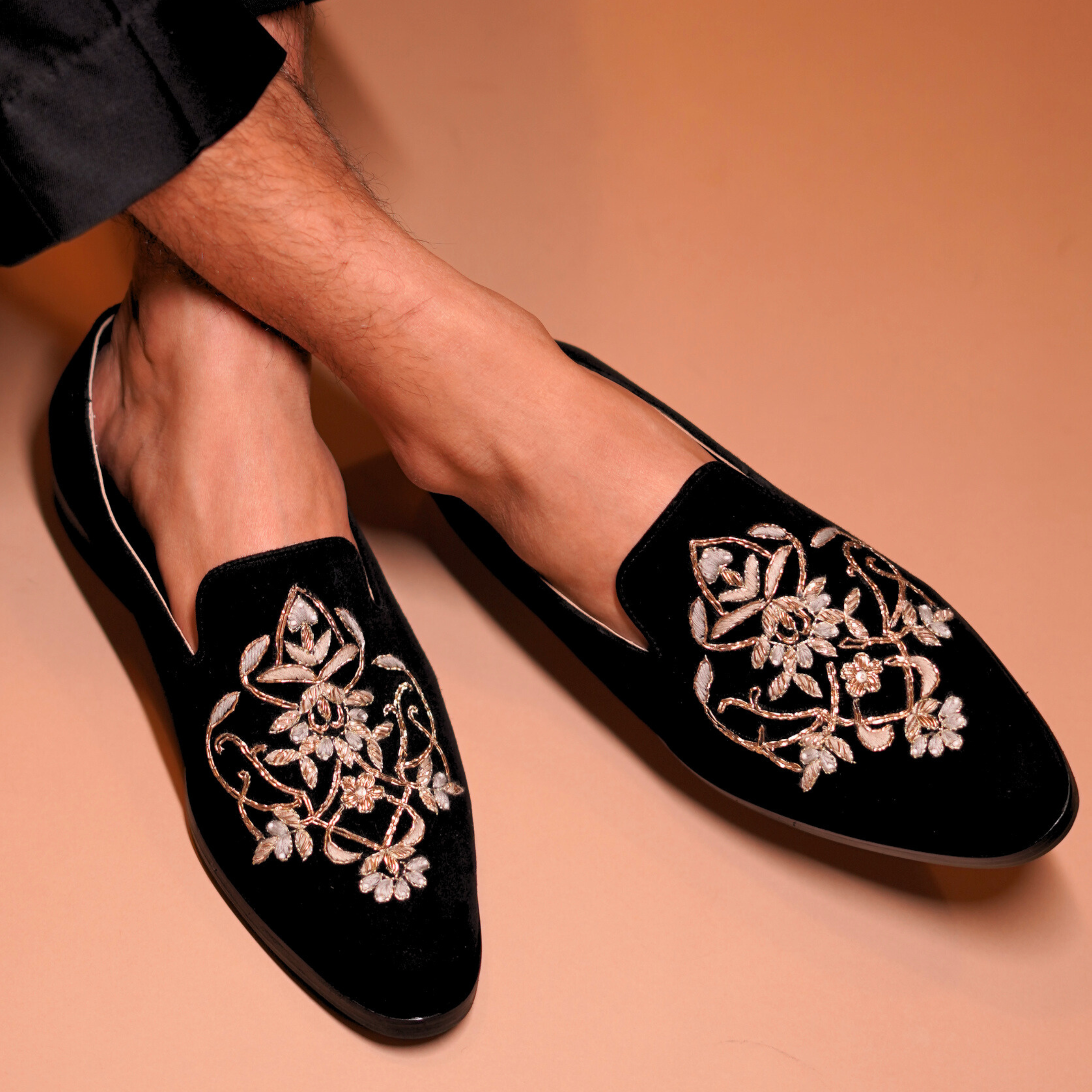 Motivo Nero Zardozo | Black suede zardosi loafers